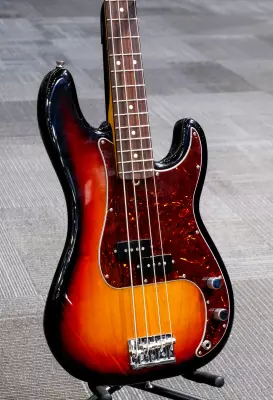 Fender - American Professional II Precision Bass, Rosewood Fingerboard - 3-Colour Sunburst